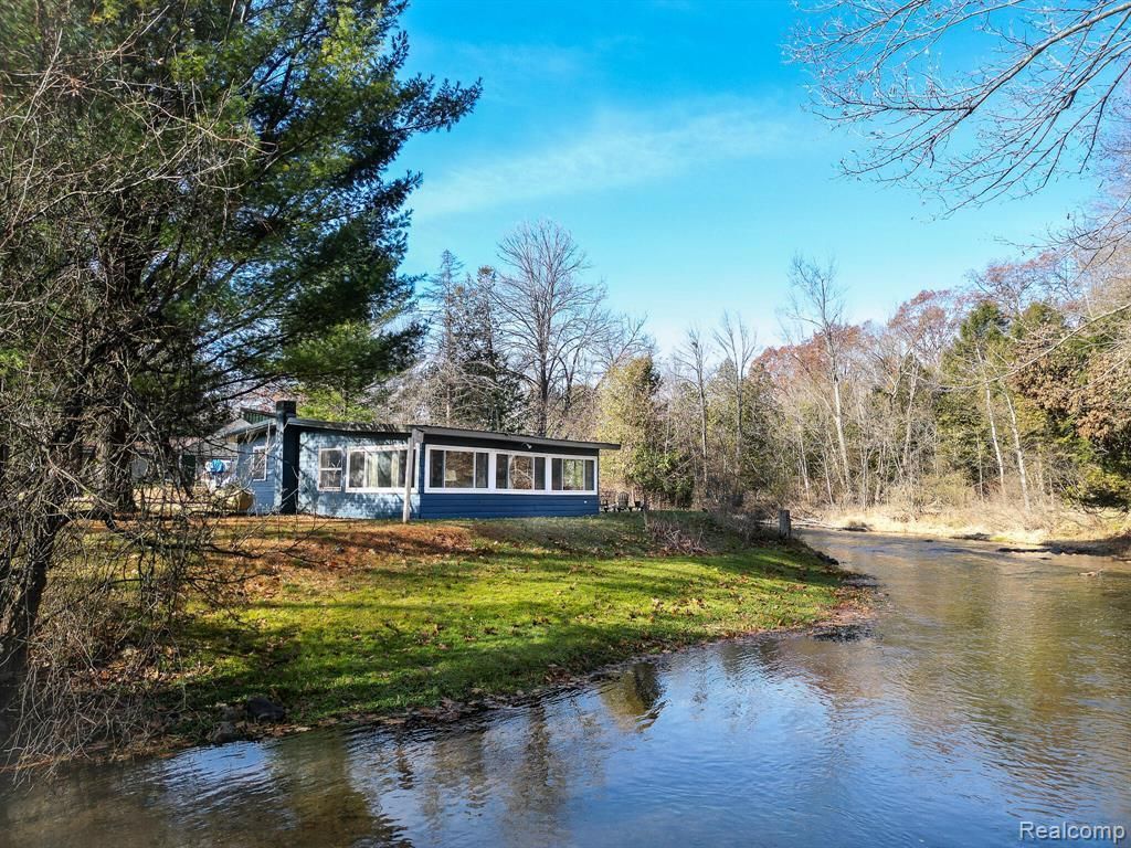 350 Deer Path Lane, Barryton