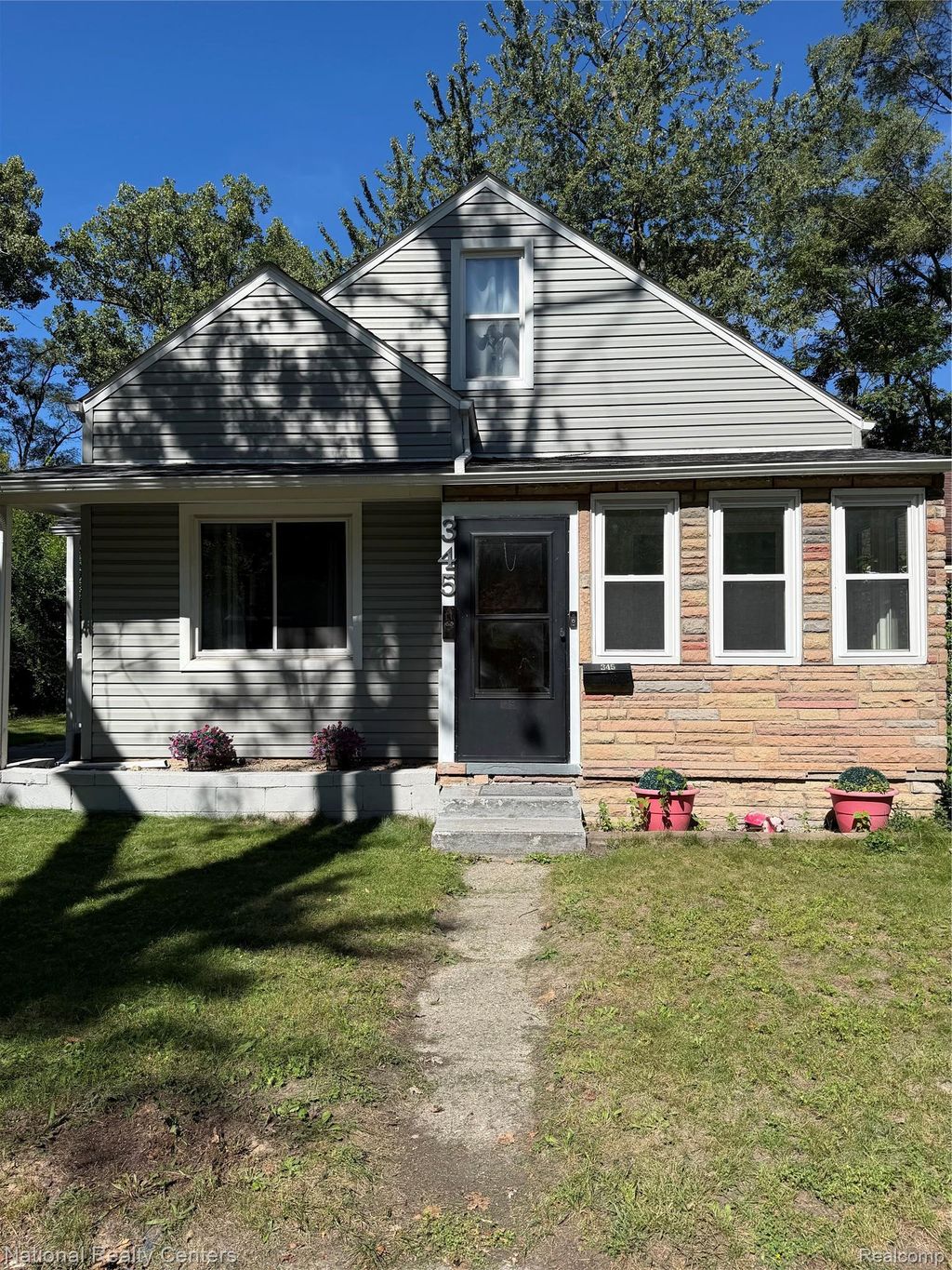 345 E Maxlow Avenue, Hazel Park