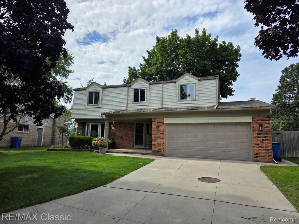 29443 W Nottingham Circle, Warren