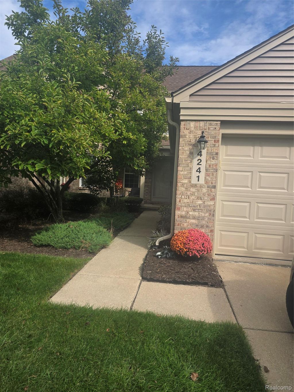 4241 Hunters Circle West Circle W, Canton