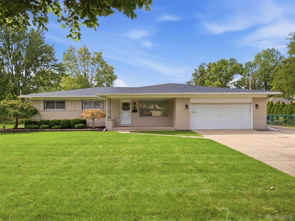 27901 Grobbel Drive, Warren
