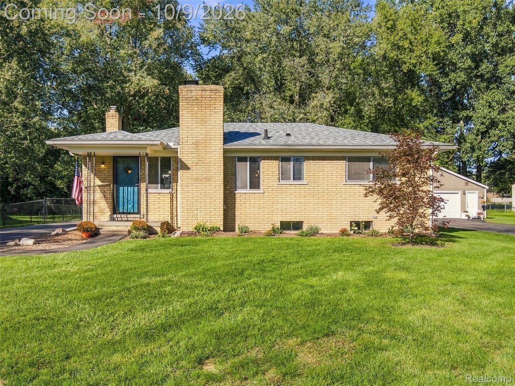 15119 Bainbridge Street, Livonia