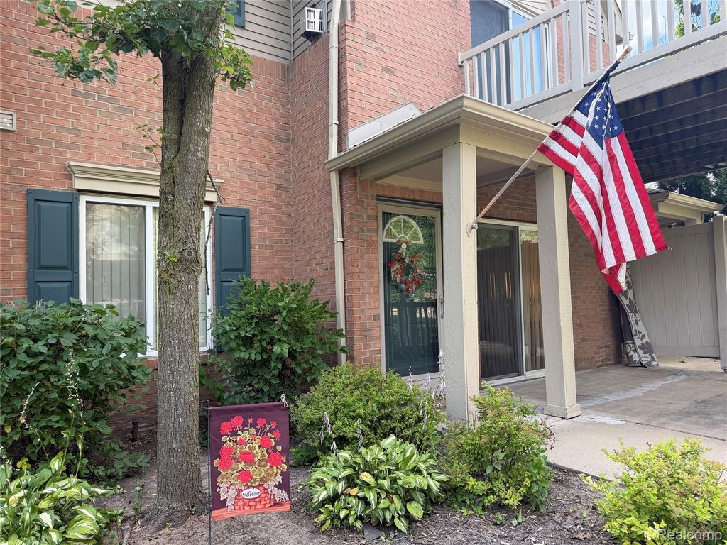 276 Marigold Circle 18, Westland city