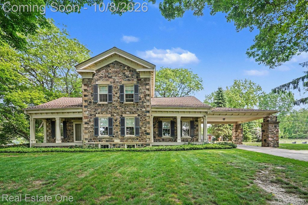 2360 Lone Tree Road, Highland charter township