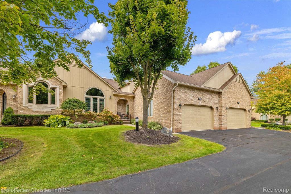 2124 Clearwood Court 712, Shelby Twp