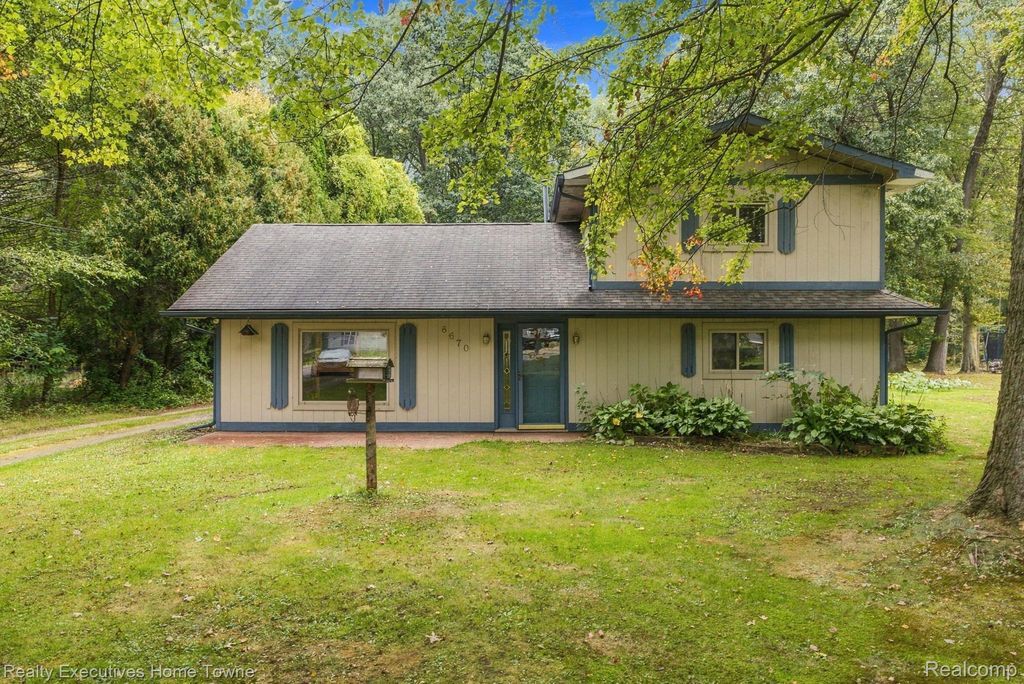 6670 Holland Road, Algonac