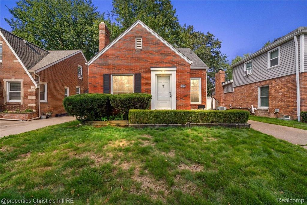 1544 Hampton Road, Grosse Pointe Woods