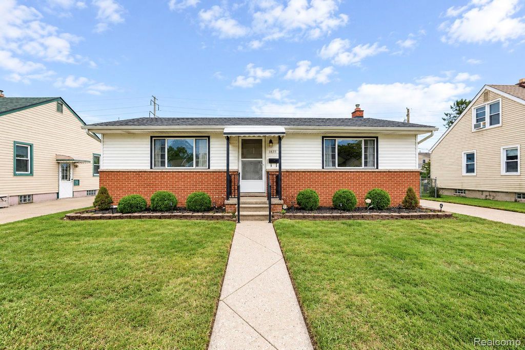 1835 10th Street, Wyandotte