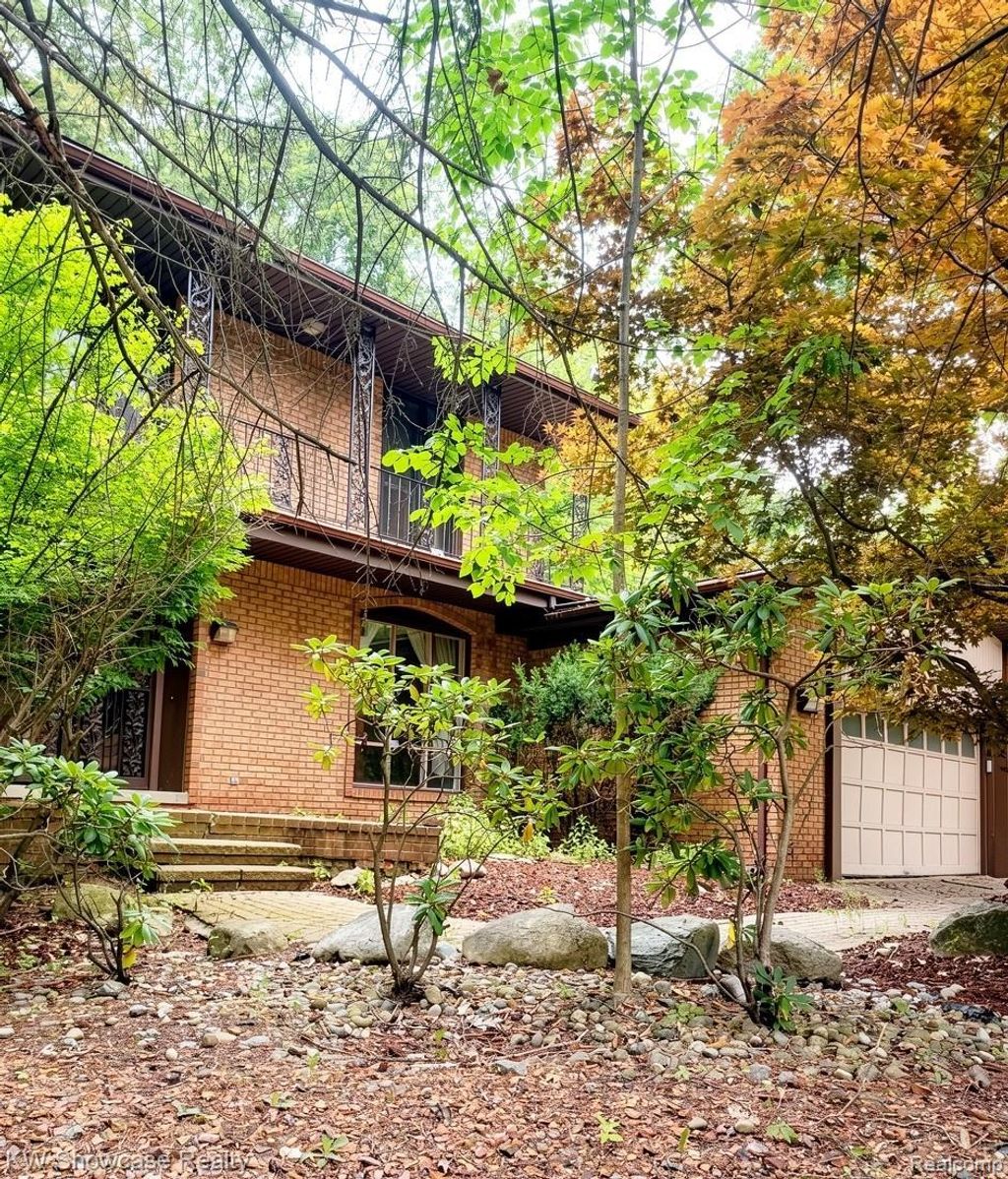 5064 Far Ravine Court, West Bloomfield charter township