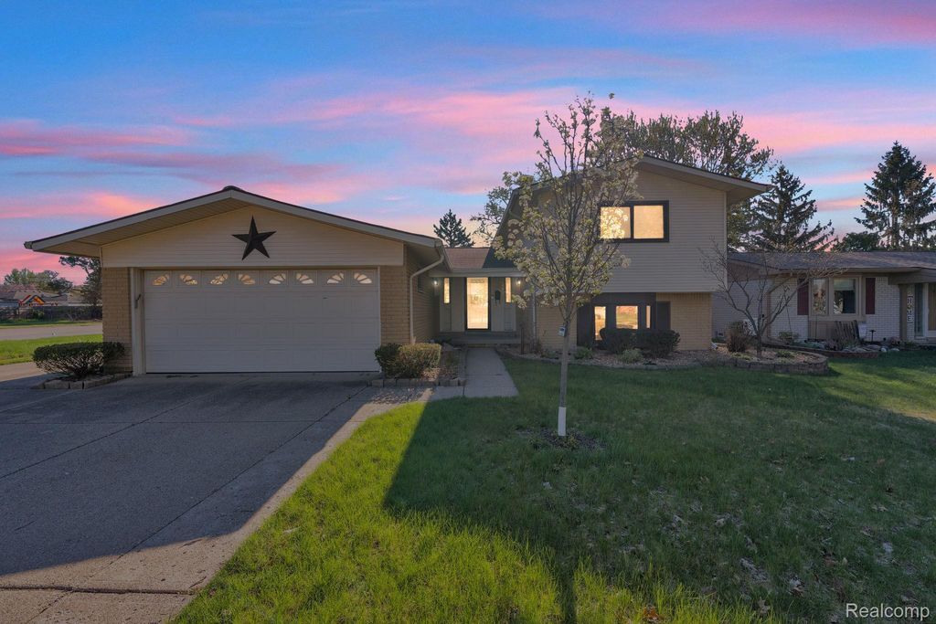 9498 Bassett Street, Livonia