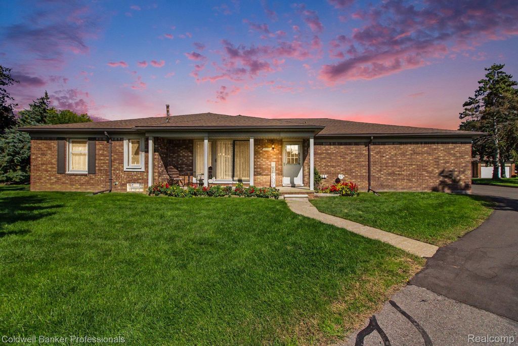49280 Arlington Court, Shelby Twp