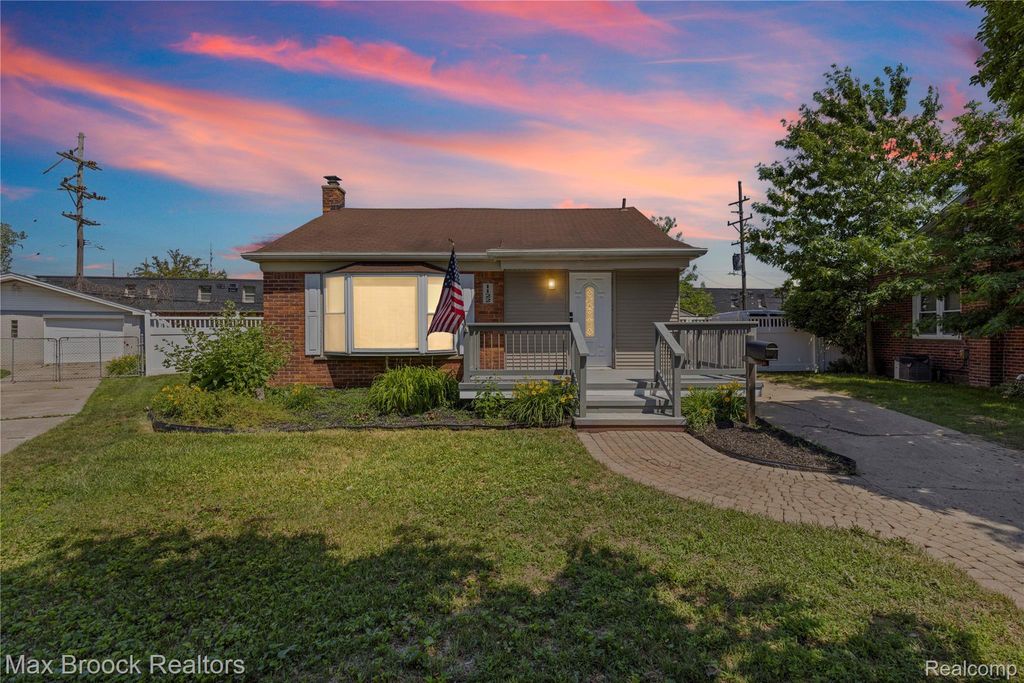 1122 Symes Court, Royal Oak