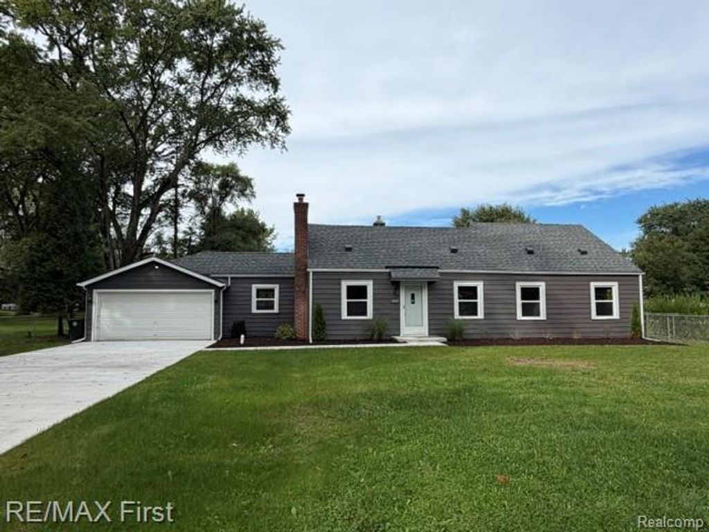 16045 Oporto Street, Livonia