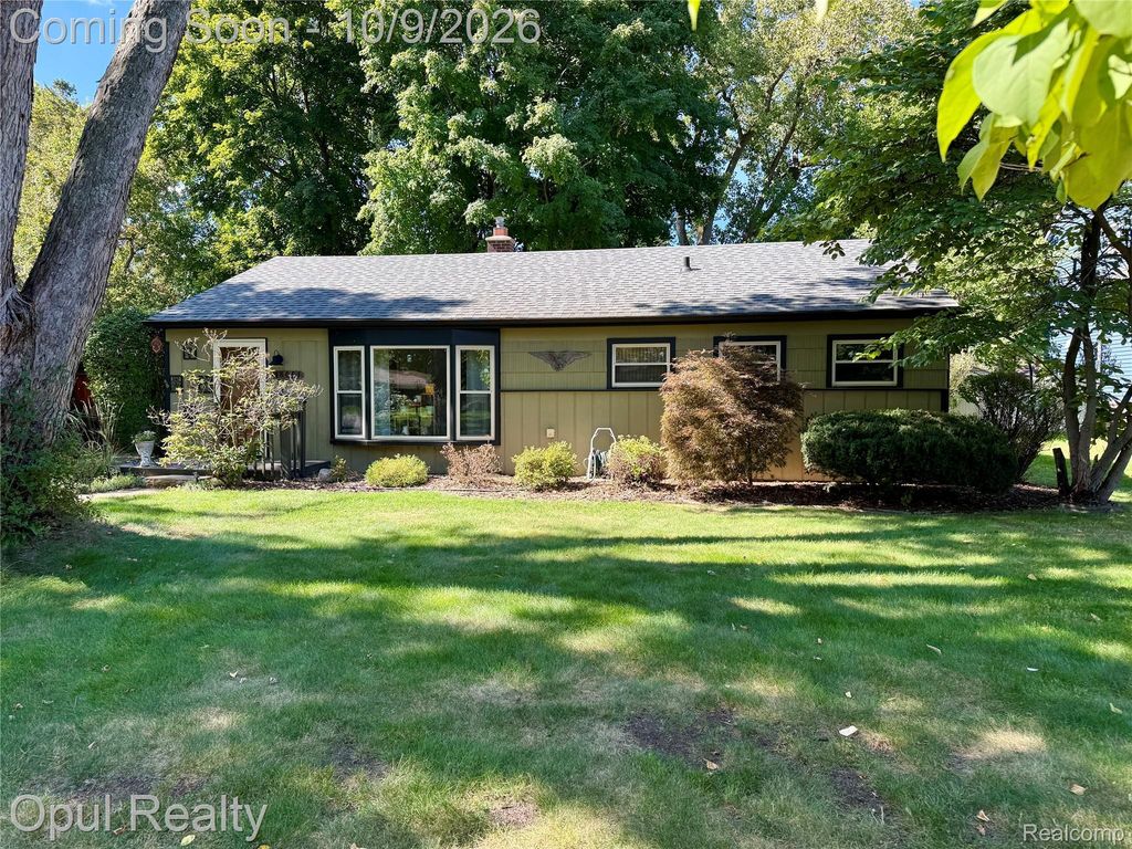 18051 Floral Street, Livonia