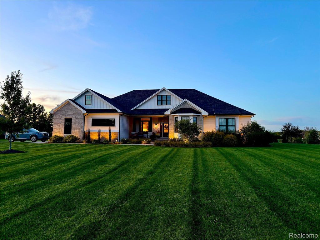 1179 Oak Trail Court, Carleton