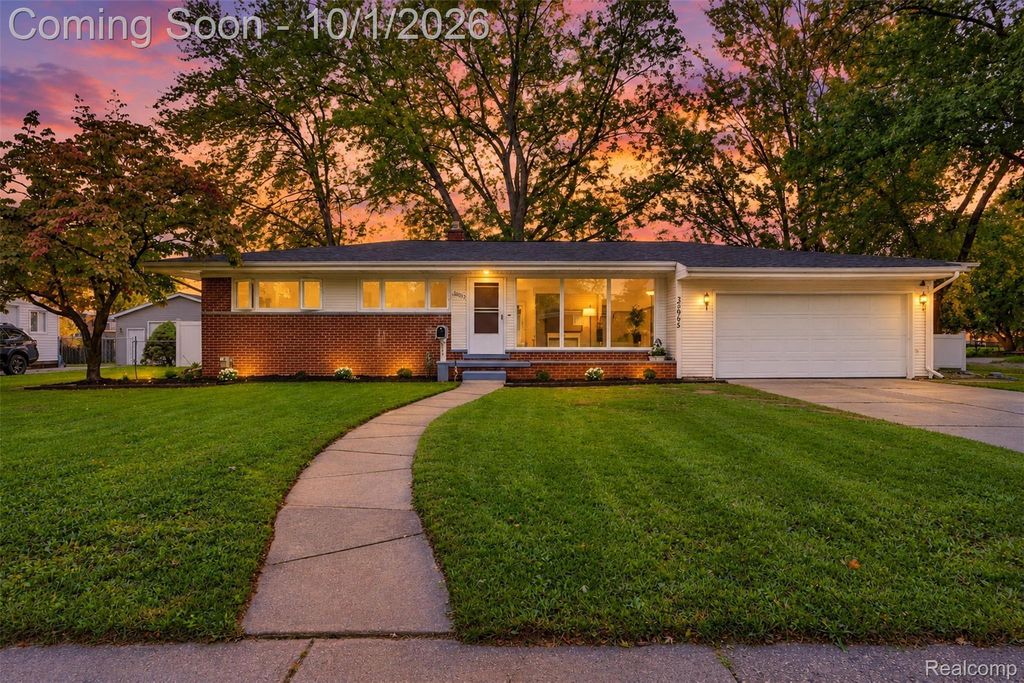 32965 Cloverdale Avenue N, Farmington city