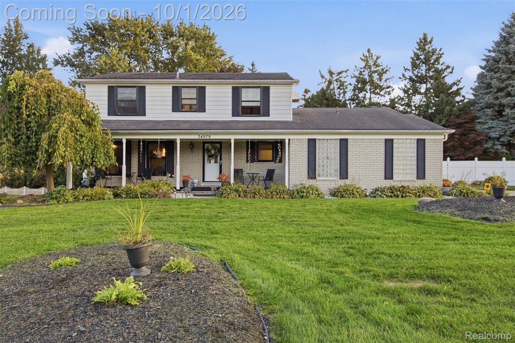 34979 Oakland Street, Farmington city