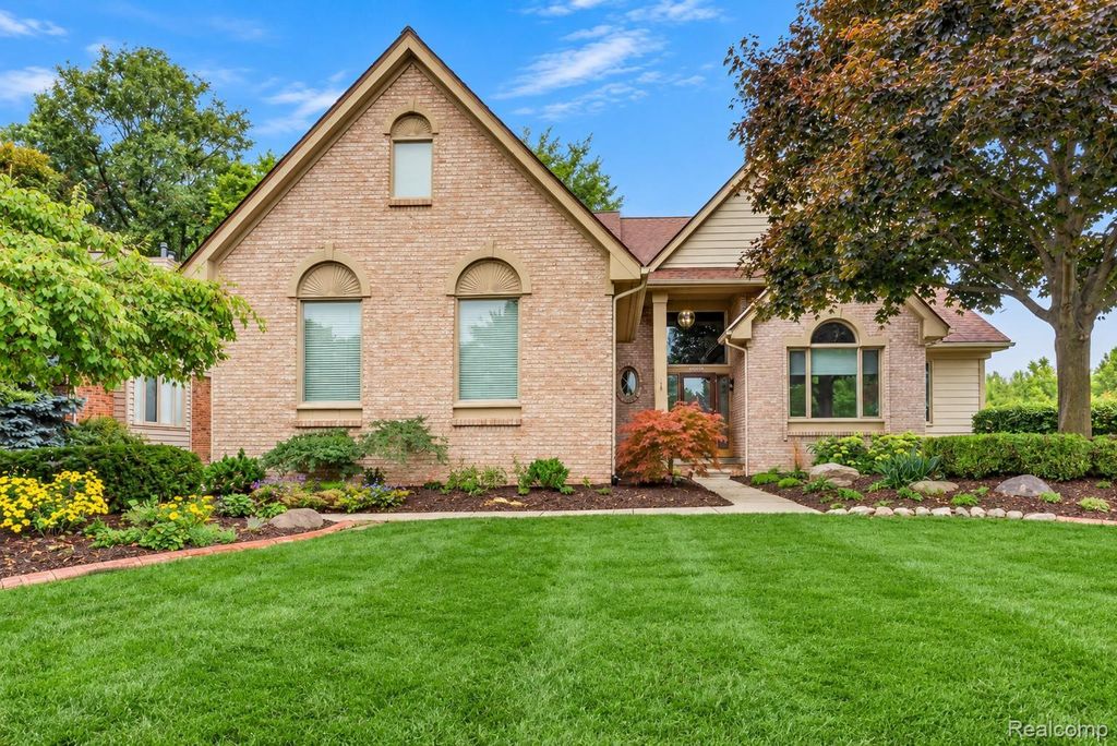 45536 Glengarry Boulevard, Canton