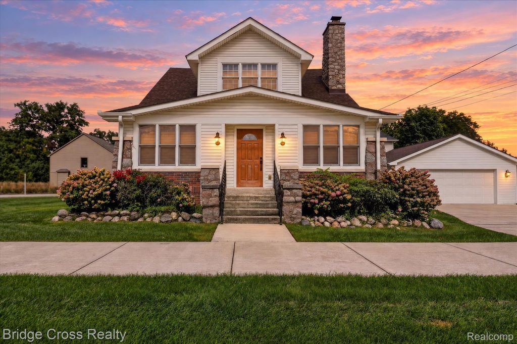 285 E Long Lake, Troy
