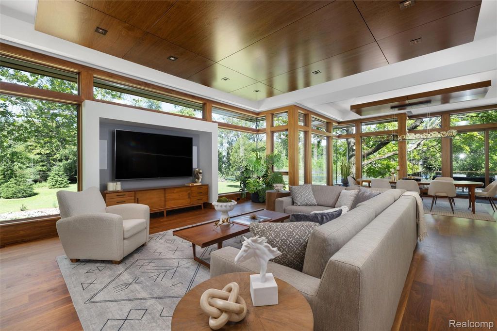 2700 Squirrel Road, Bloomfield Hills