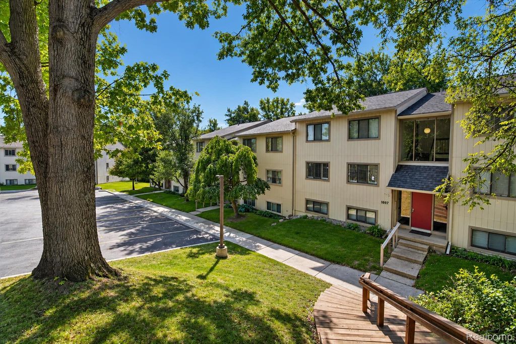1695 Riverside Drive 7, Rochester Hills