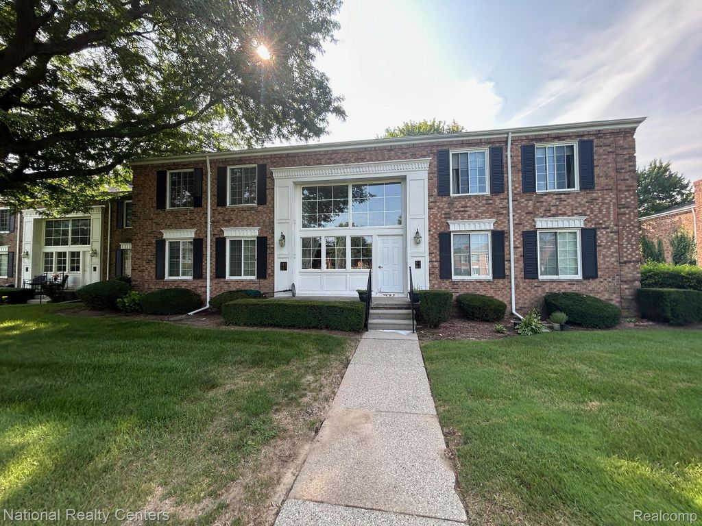 683 E Fox Hills Drive 68, Bloomfield Hills