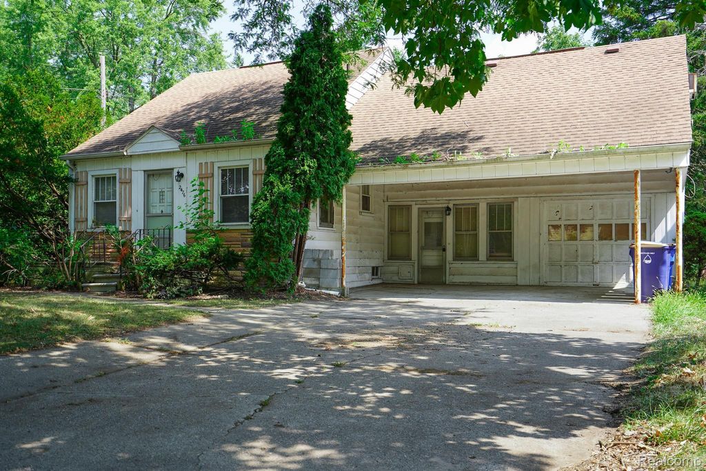 2476 Voorheis Road, Waterford charter township