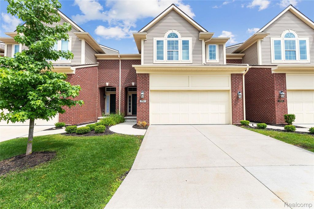 7512 Berry Wood Lane, West Bloomfield