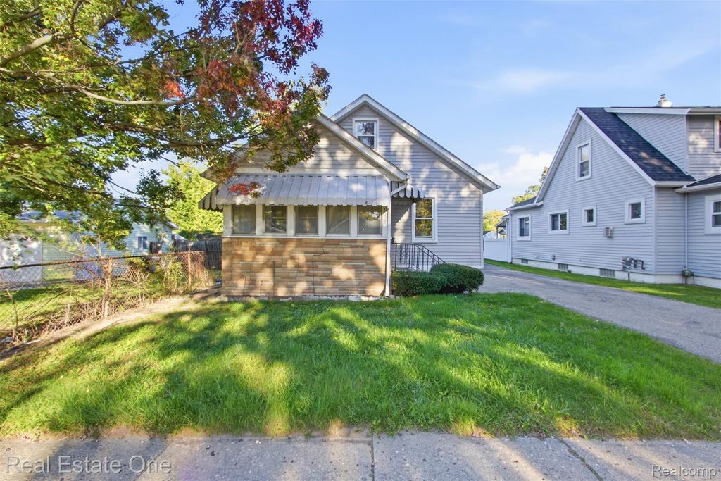 952 Emerson Avenue, Pontiac
