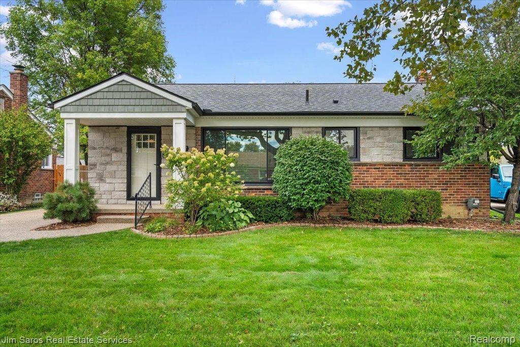 22587 Kipling Street, St. Clair Shores