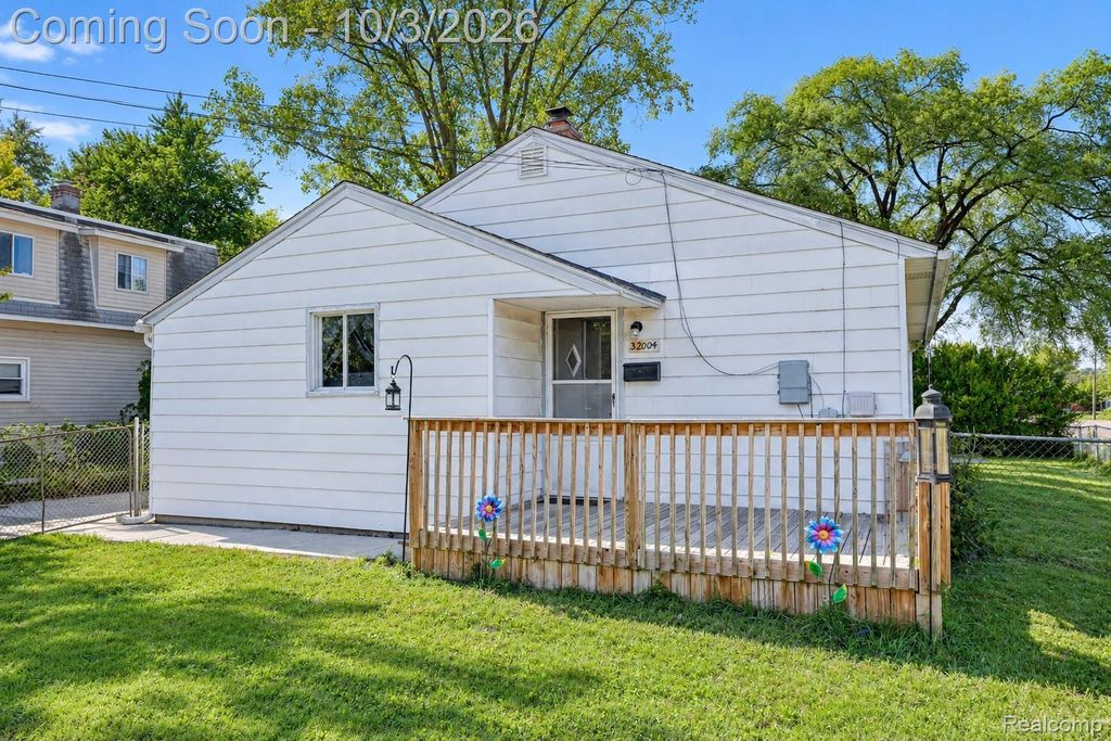 32004 Cheboygan Court, Westland