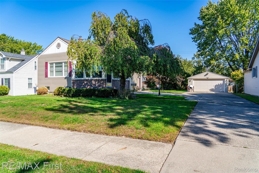 21931 Elizabeth Street, St. Clair Shores