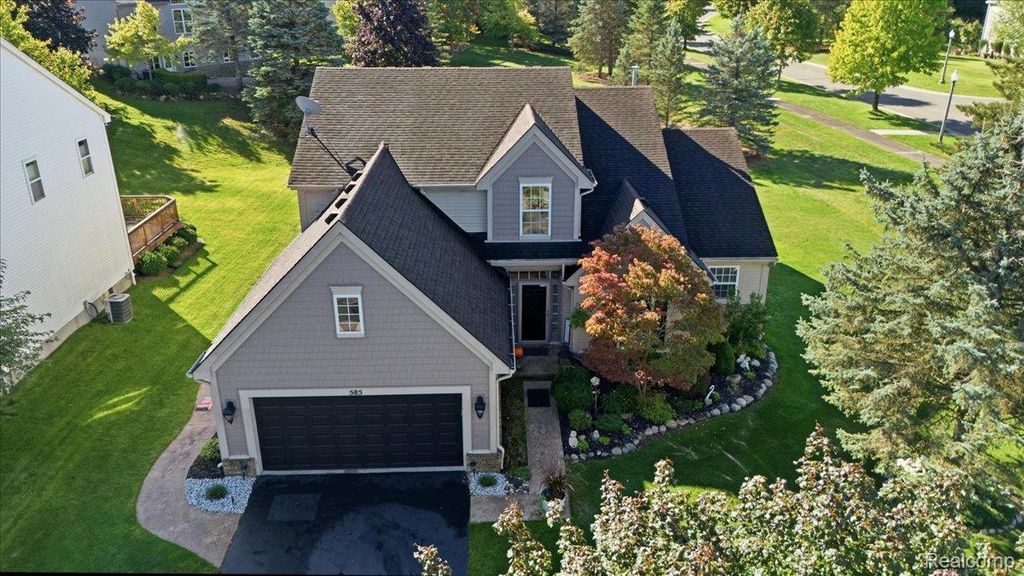 585 Boulder Lake Drive, Oxford