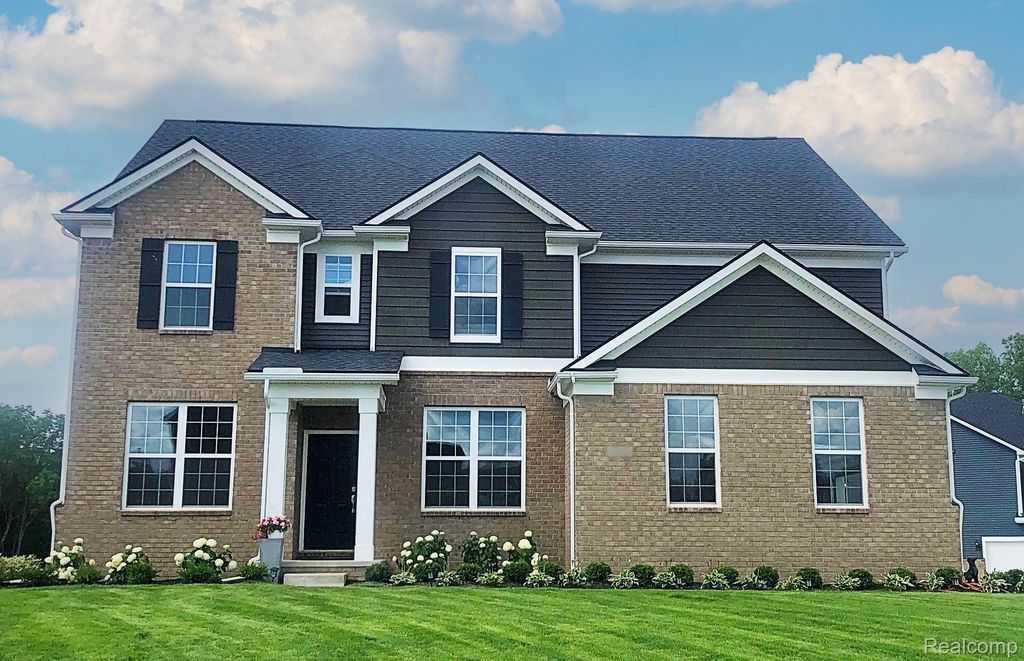 58584 Selma Drive, South Lyon