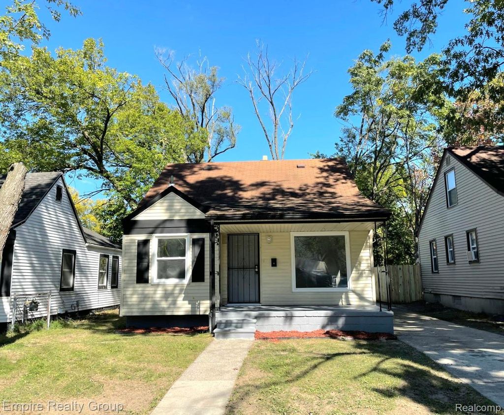 16442 Pembroke Avenue, Detroit