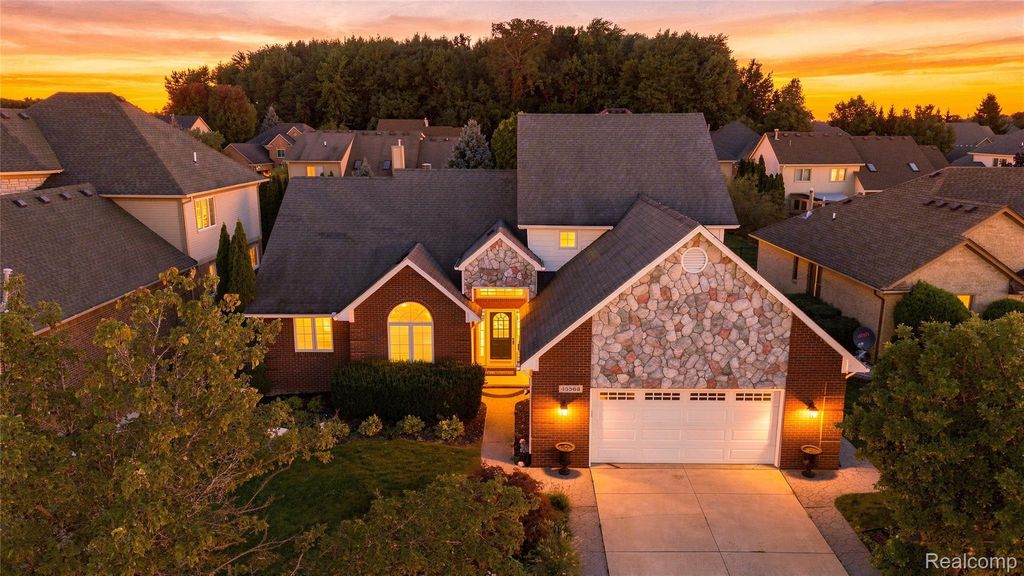 45563 Thorn Tree Lane, Macomb