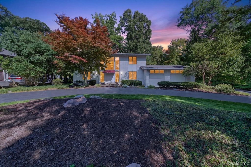28256 Harwich Drive, Farmington Hills