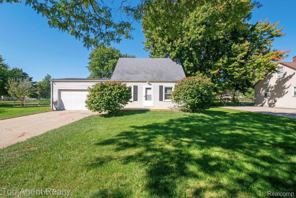 37353 Saint Joseph Drive, Sterling Heights