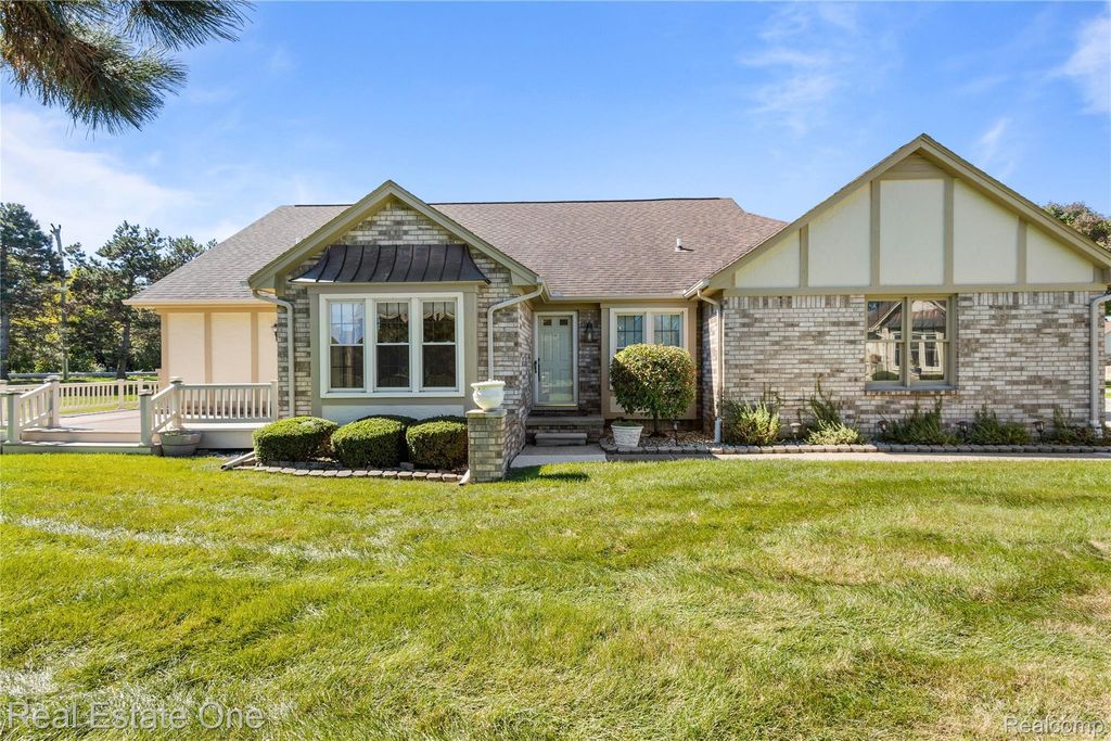 15696 Orchard Ridge Drive, Clinton Twp