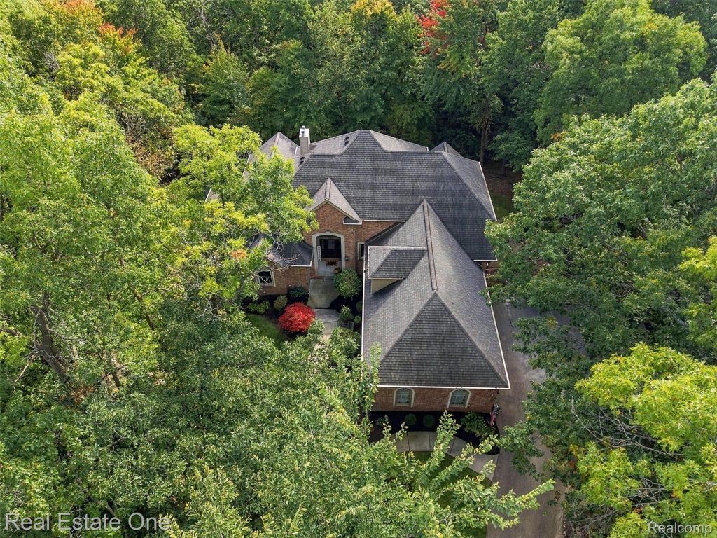 5086 Hilltop Estates Drive, Clarkston