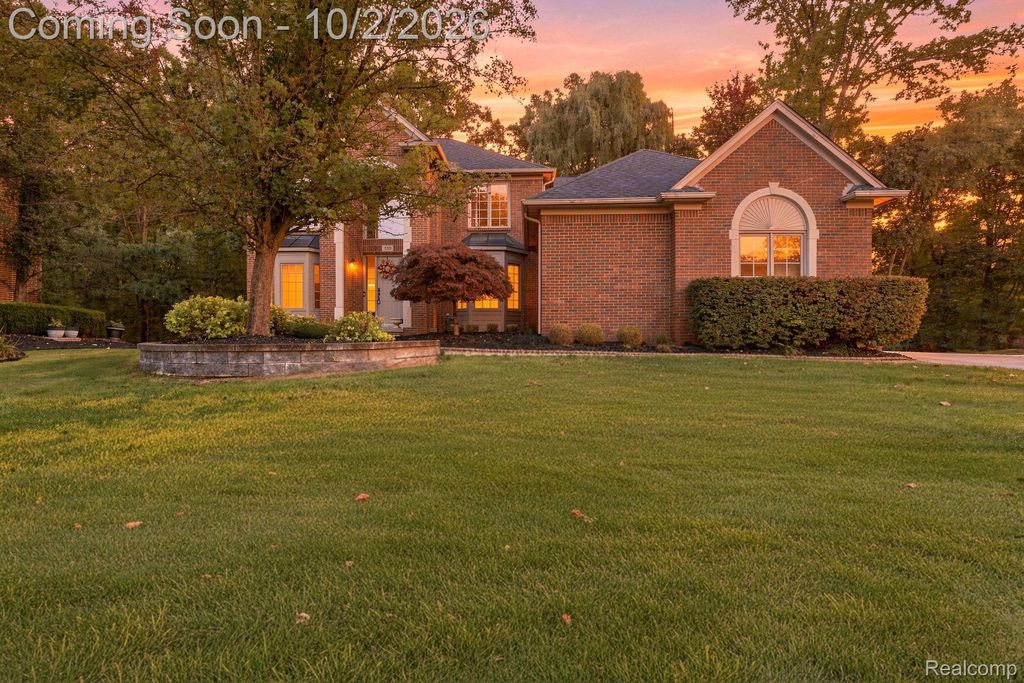 559 Trillium Drive, Troy