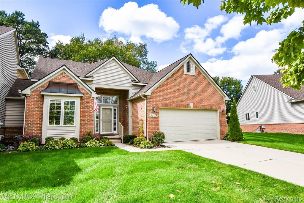 3259 Lochmore Court, Commerce Twp