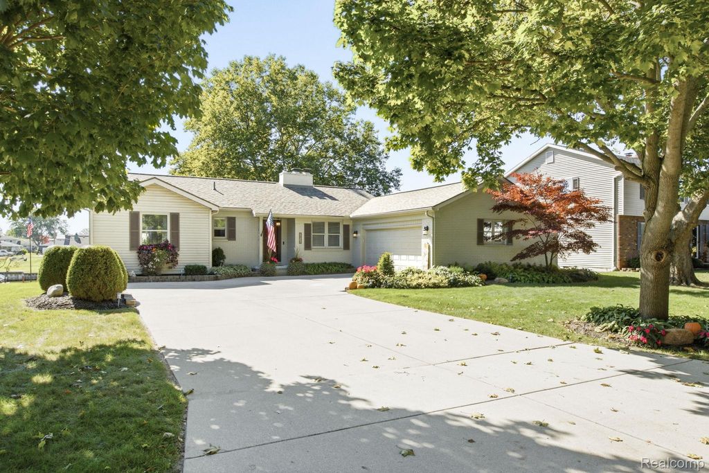 2836 Canal Drive, Port Huron