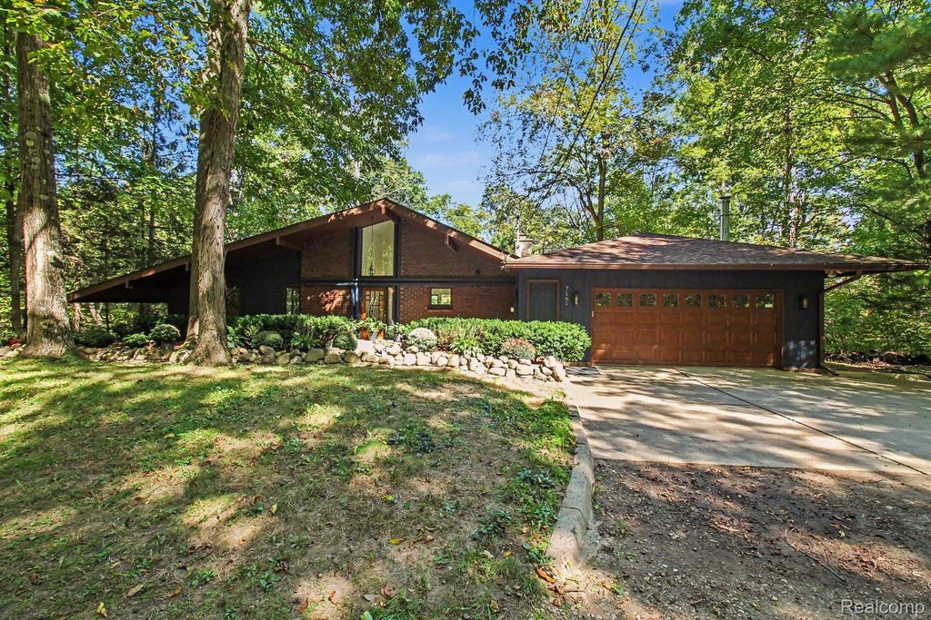 7161 Driftwood Drive, Fenton