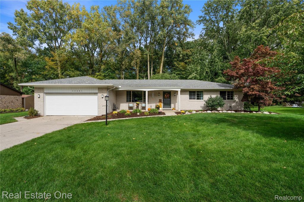 20001 S Riverhill Drive, Clinton Twp