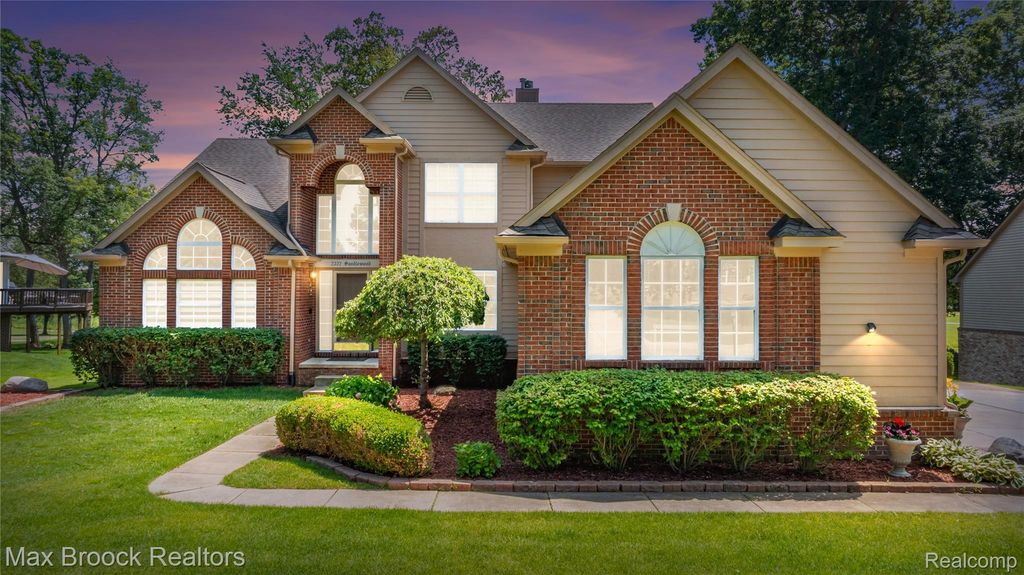 2322 Sandlewood Drive, White Lake