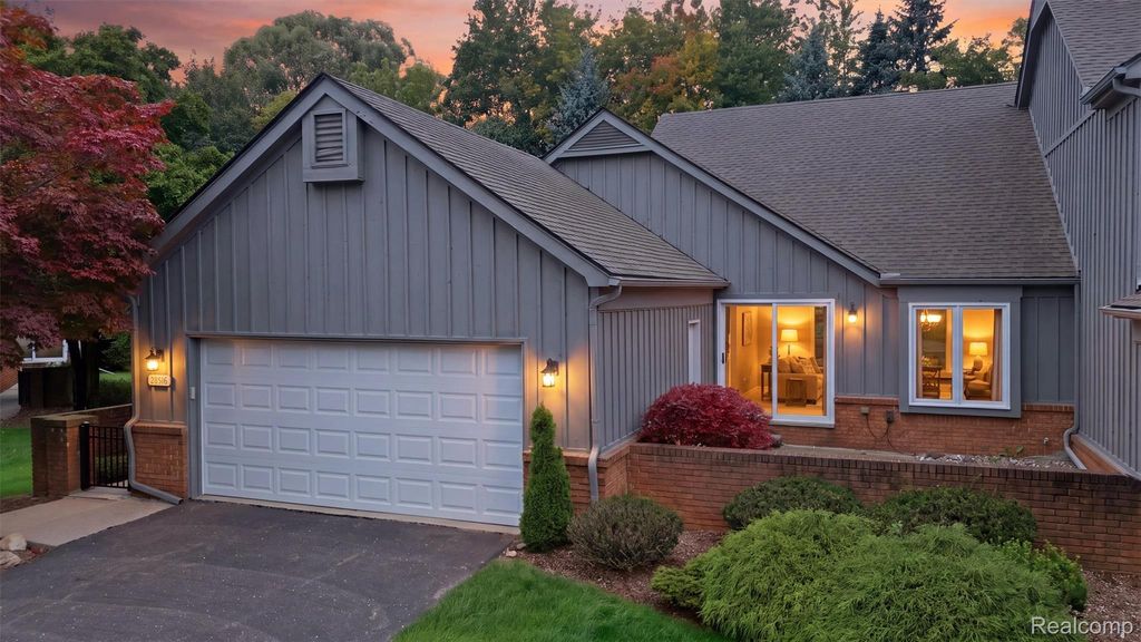 28516 Venice Circle, Farmington Hills