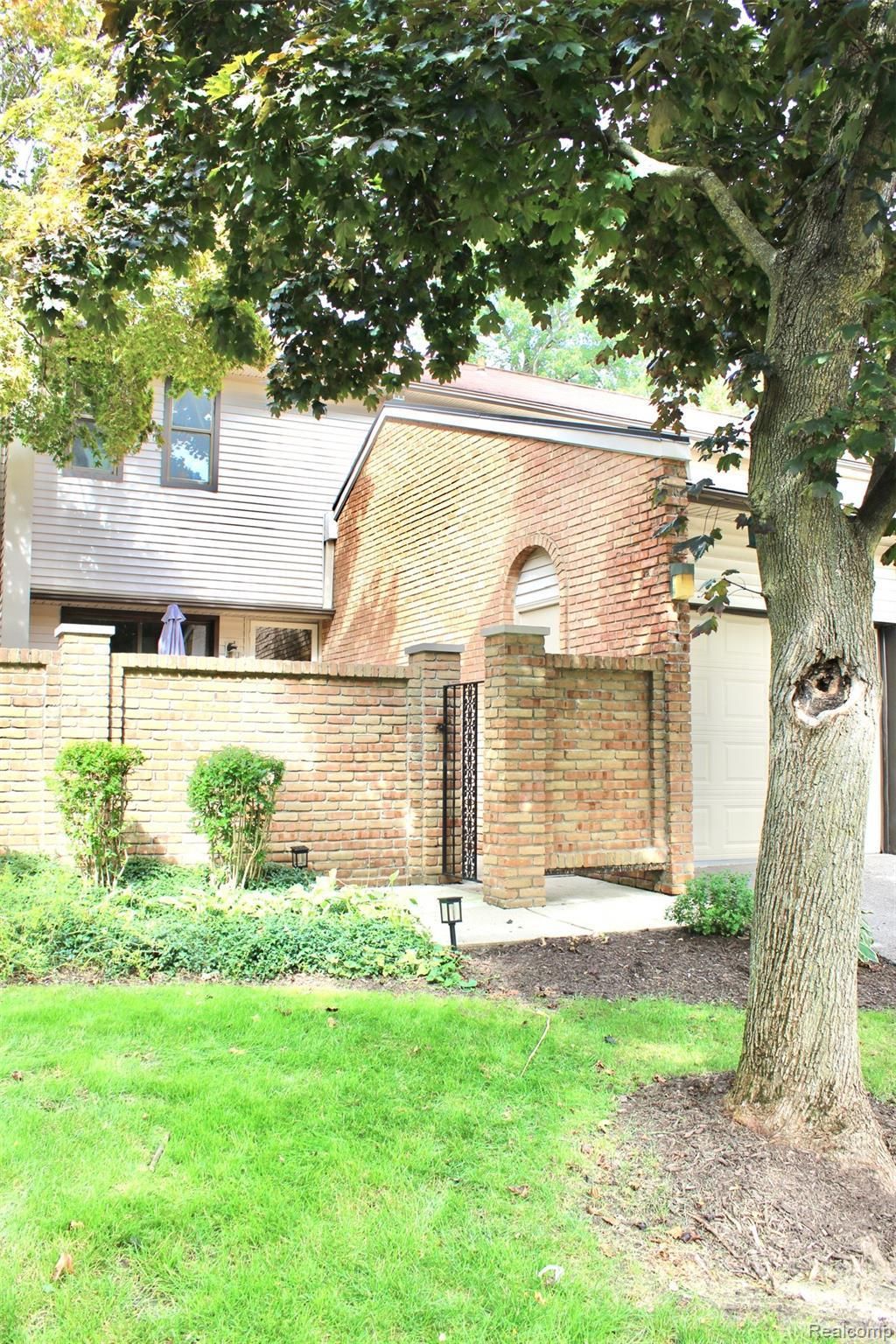 1060 Willow Grove Court, Rochester