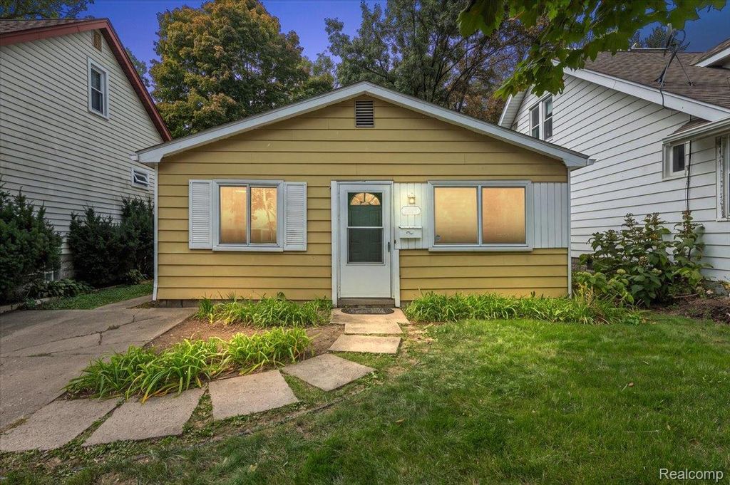 215 Edgewood Place, Ferndale