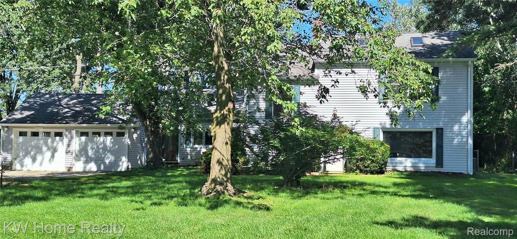 44050 Stassen Avenue Nw, Novi